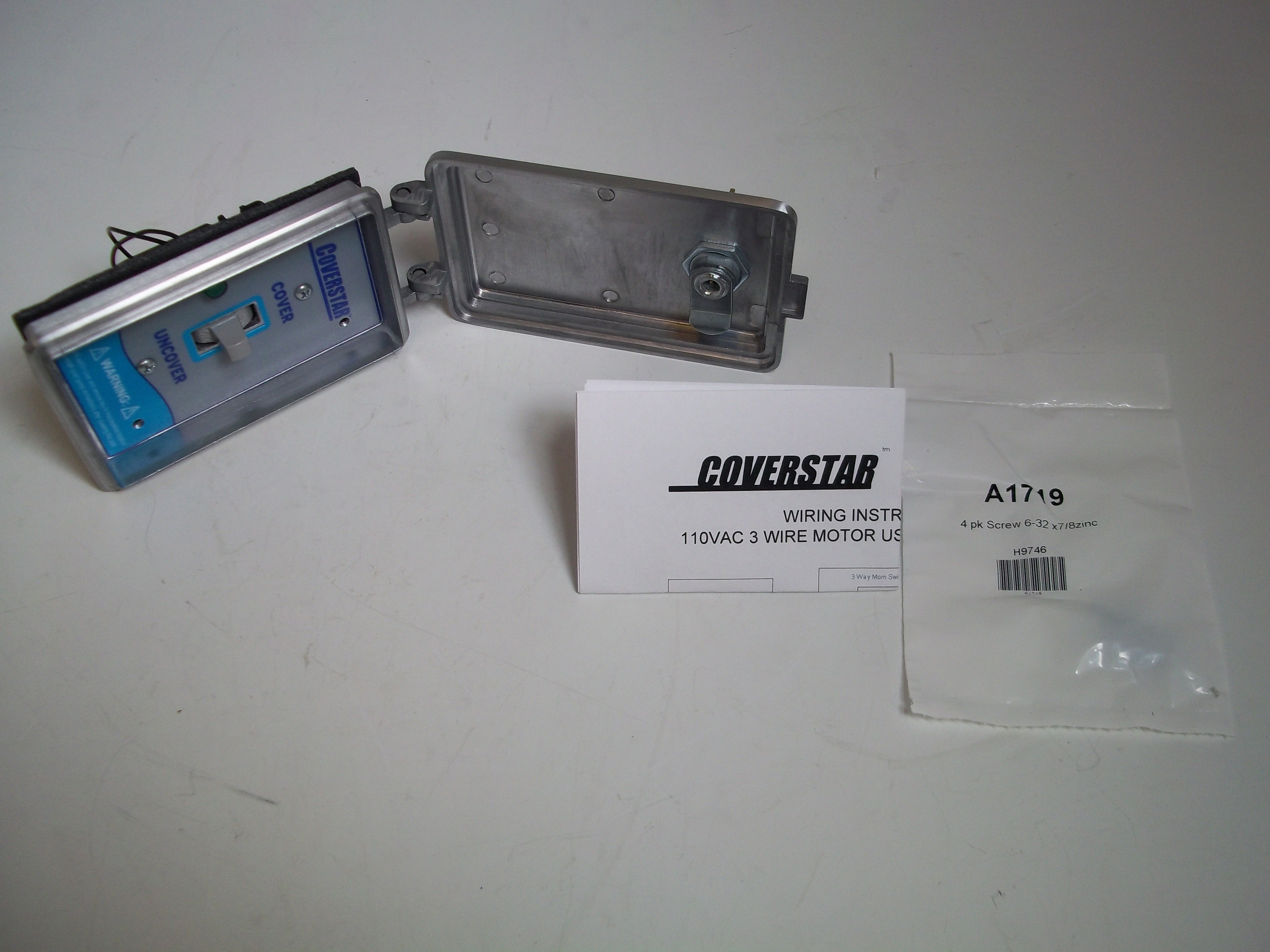 3 Wire Lever Control Switch Assembly w/Light & Locking Cover (Leviton) STD