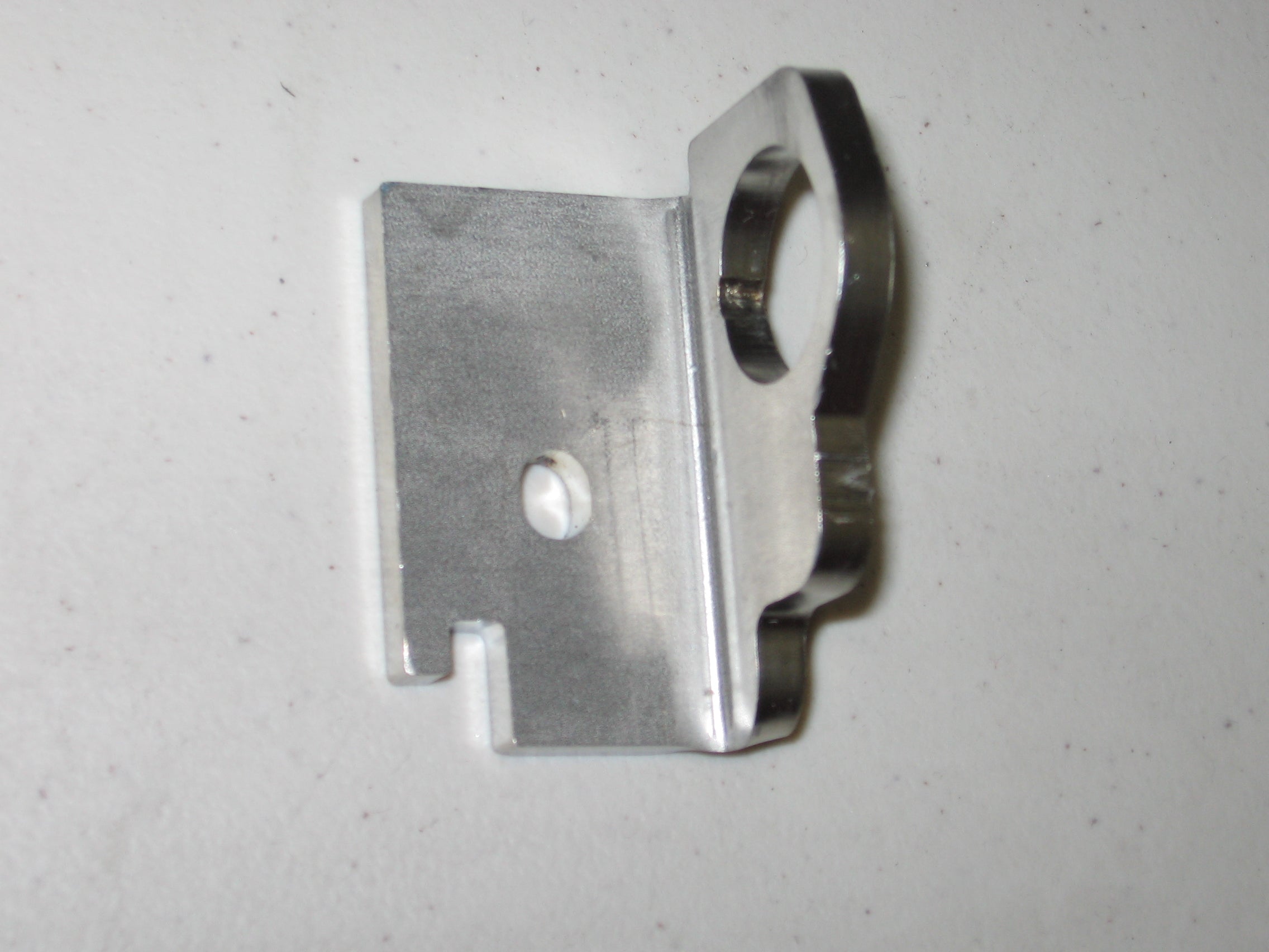 Bracket pulley holder half with indent (Eclipse)